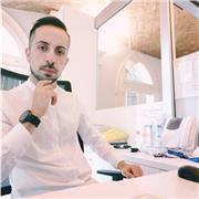 laureato in giurisprudenza, master per l'insegnamento delle discipline giuridico economiche negli istituti secondari di II grado